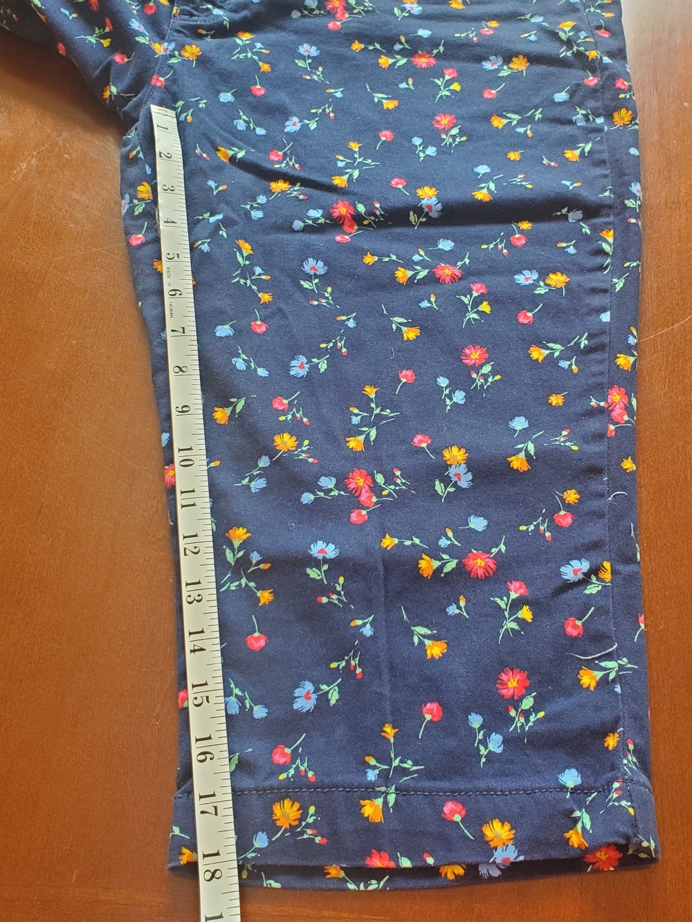 St. John's Bay Navy Floral Capri Pants Size 18W - Picture 4 of 7